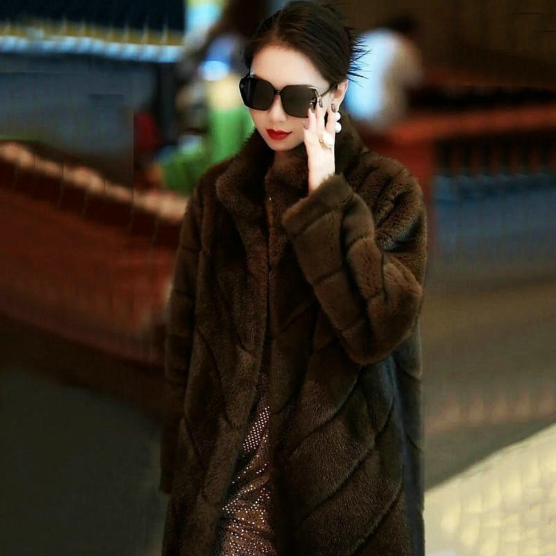 2025 Fur Coat Women's Winter Large V High-end Elegant Mid-length Warm Show