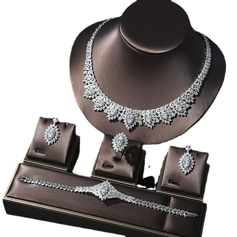 Queen’s Grace bridal set