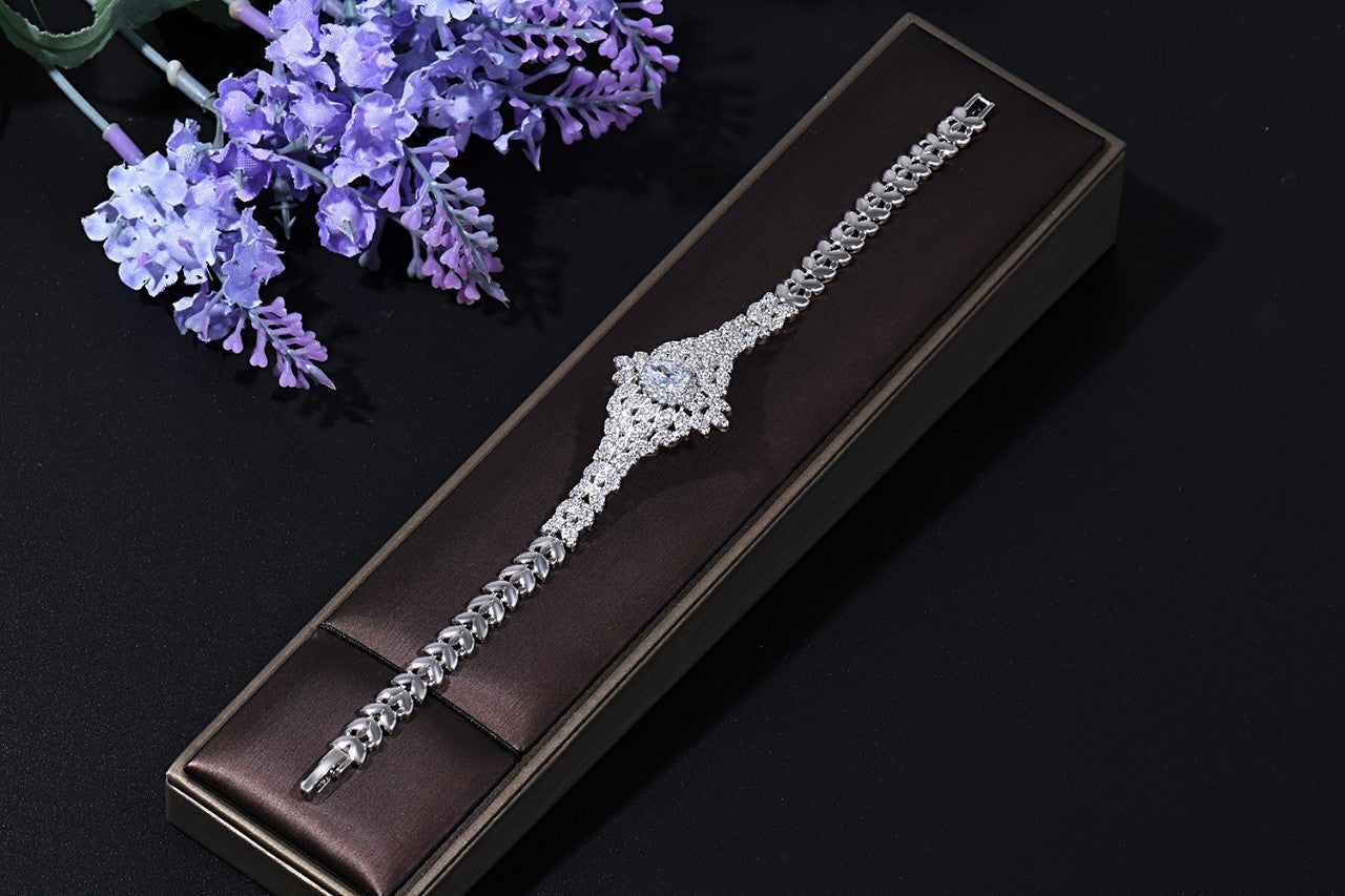 Queen’s Grace bridal set