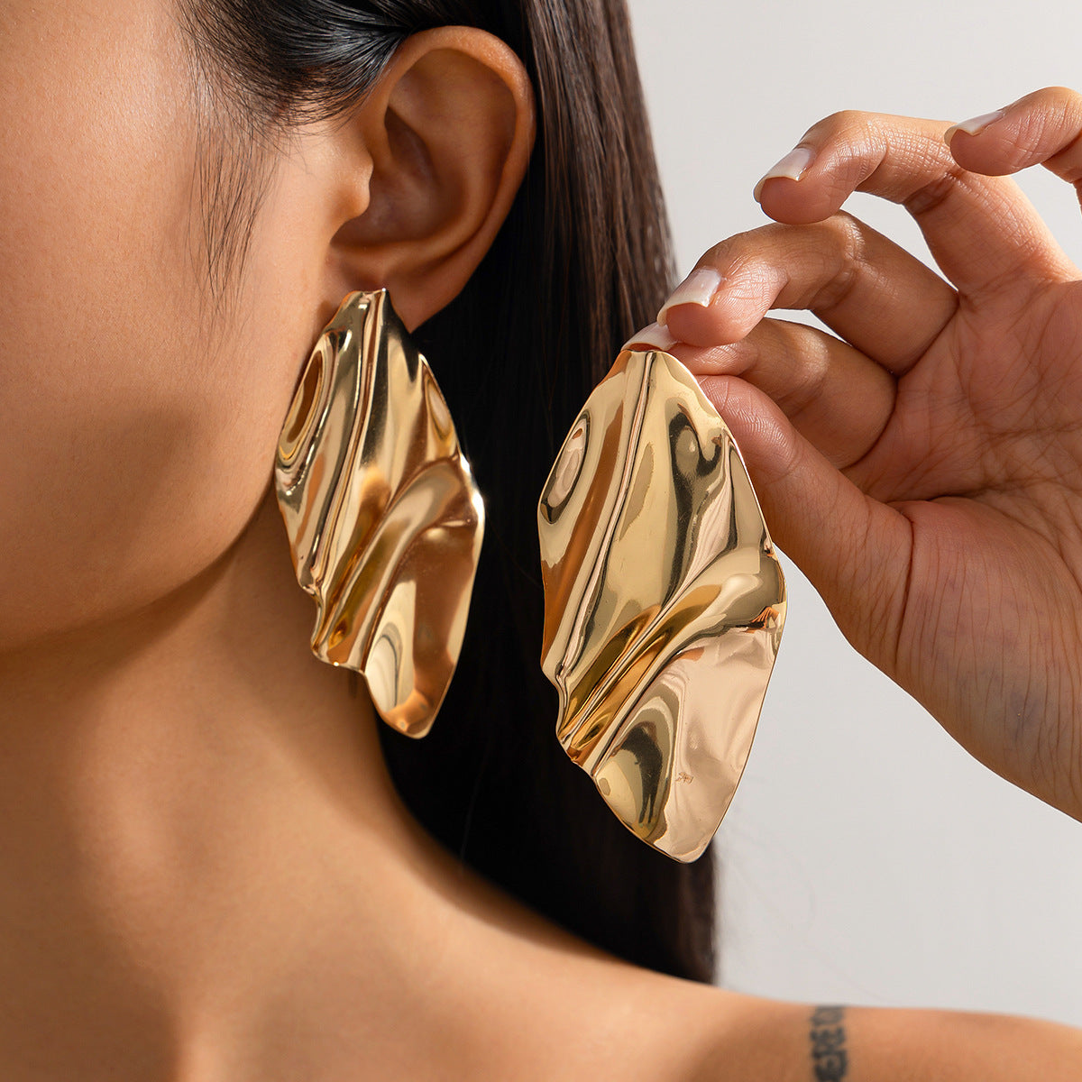 Fashion Metal Texture Glossy Earrings Design Pleated Irregular Geometry