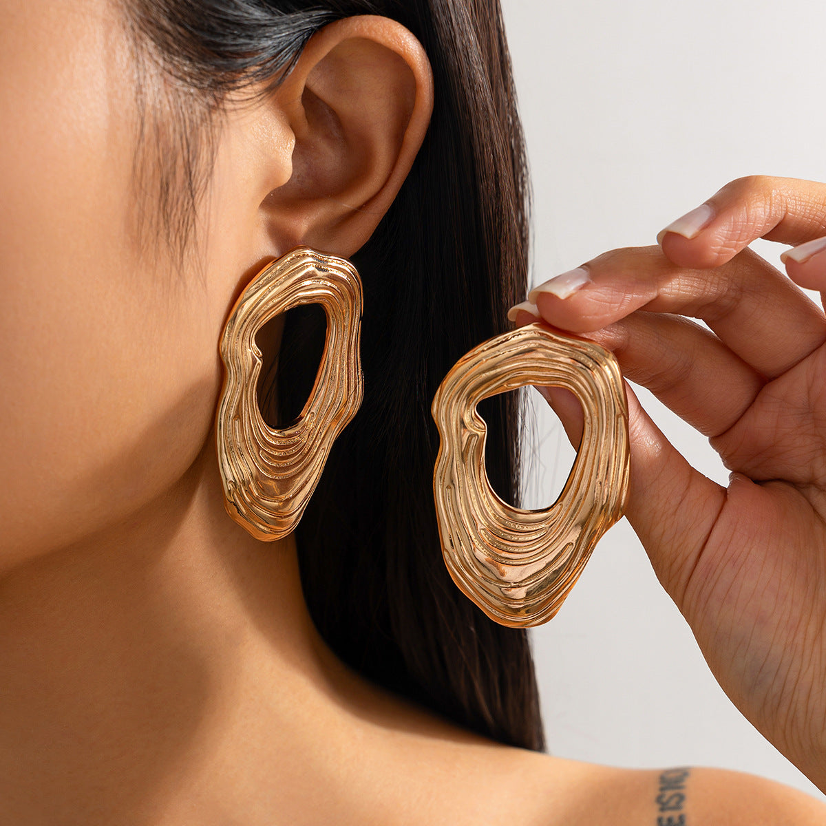 Fashion Metal Texture Glossy Earrings Design Pleated Irregular Geometry