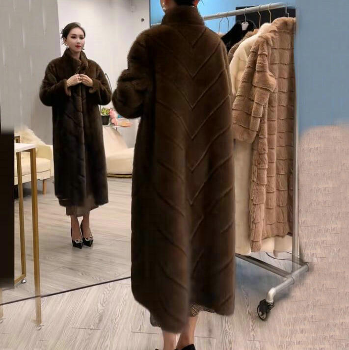 2025 Fur Coat Women's Winter Large V High-end Elegant Mid-length Warm Show
