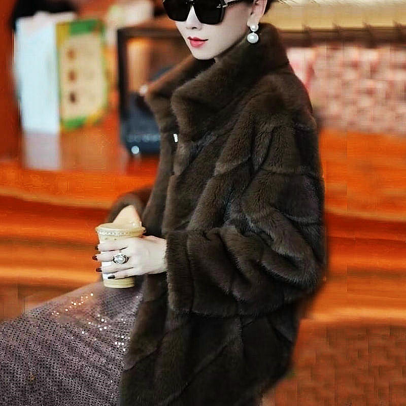 2025 Fur Coat Women's Winter Large V High-end Elegant Mid-length Warm Show
